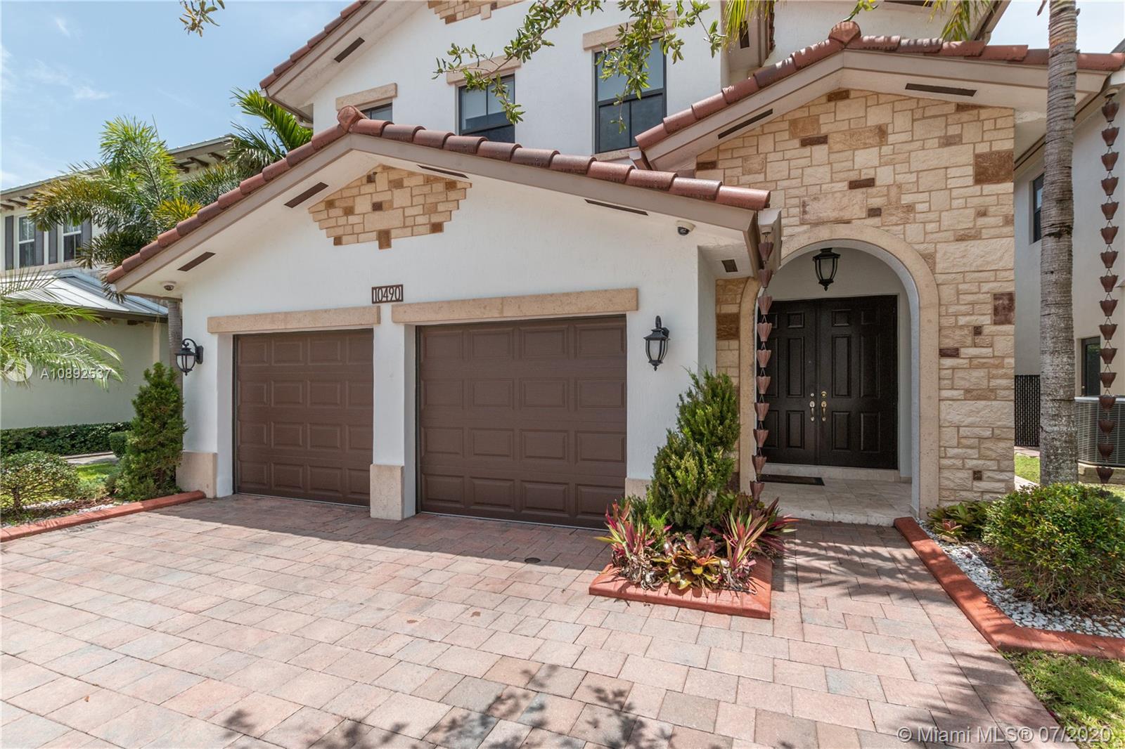 VINTAGE ESTATES - Residential
