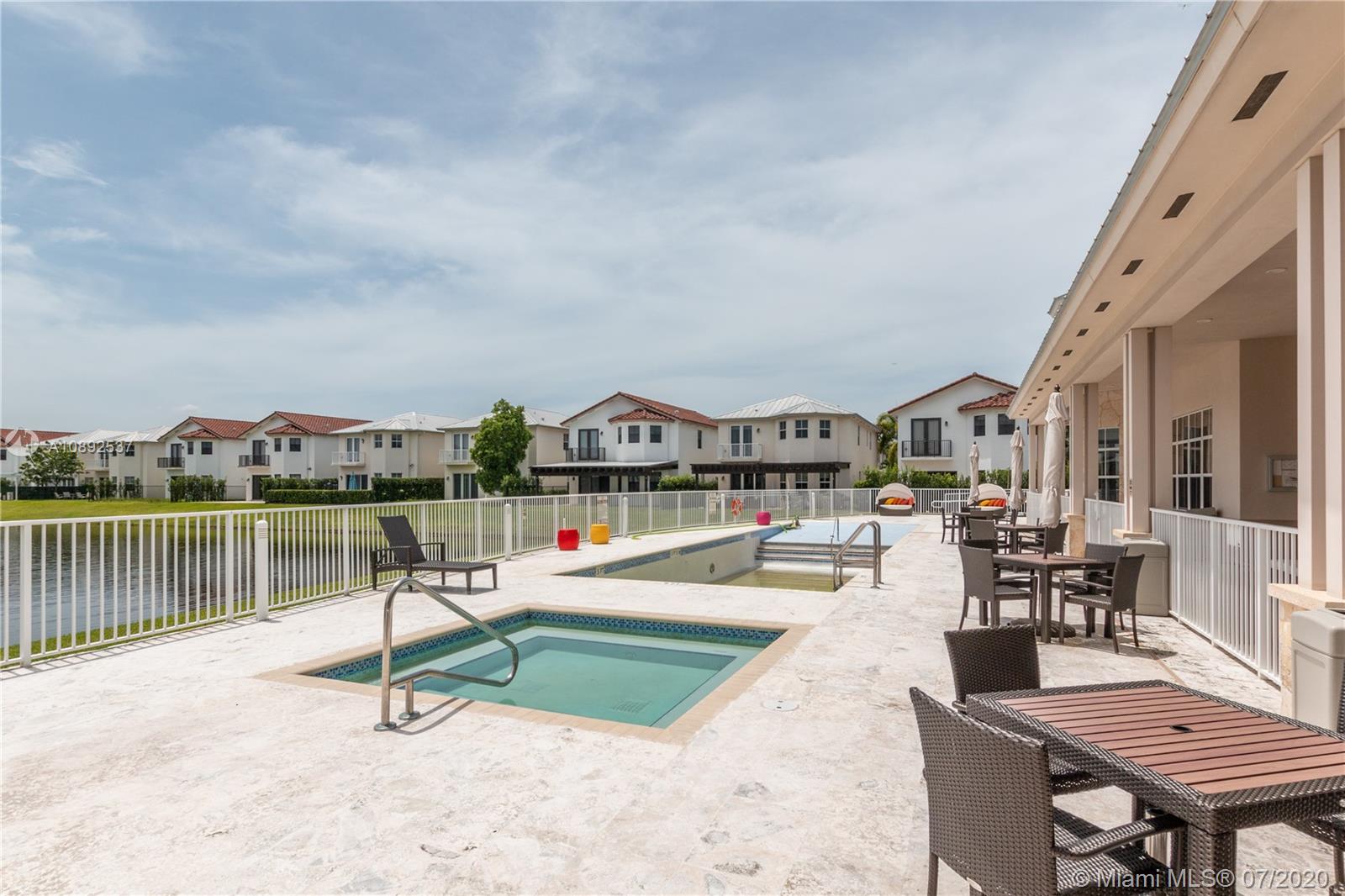 VINTAGE ESTATES - Residential