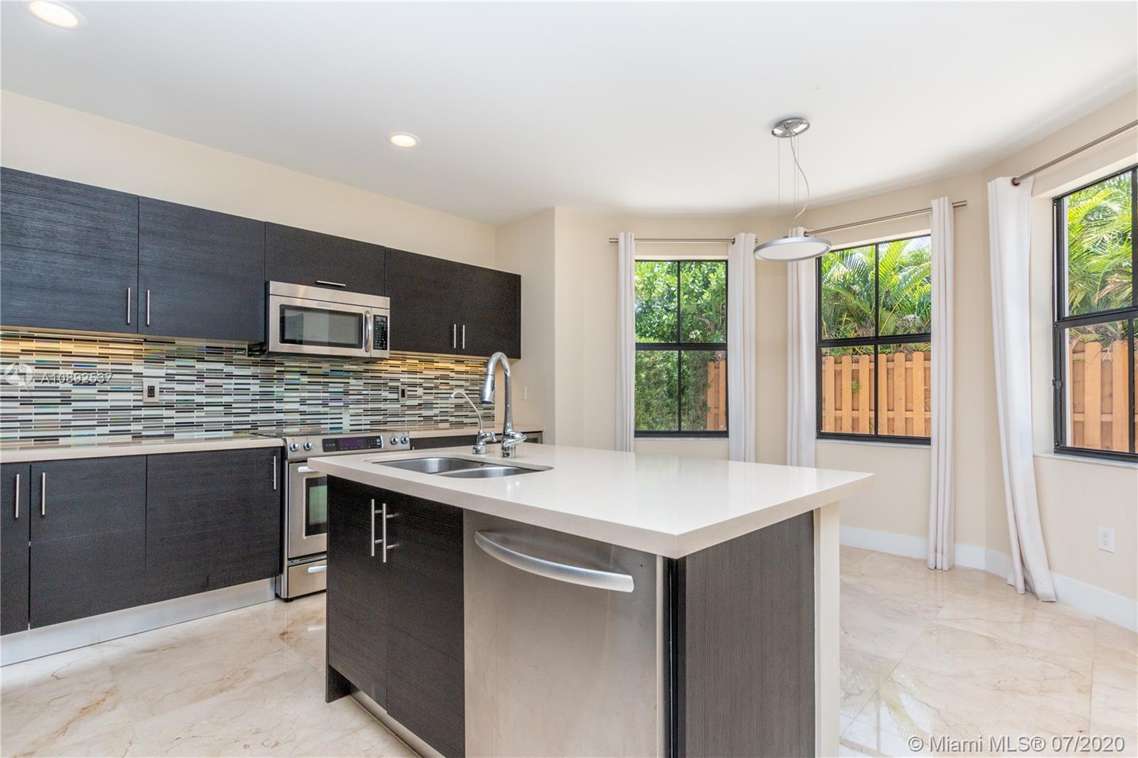 VINTAGE ESTATES - Residential