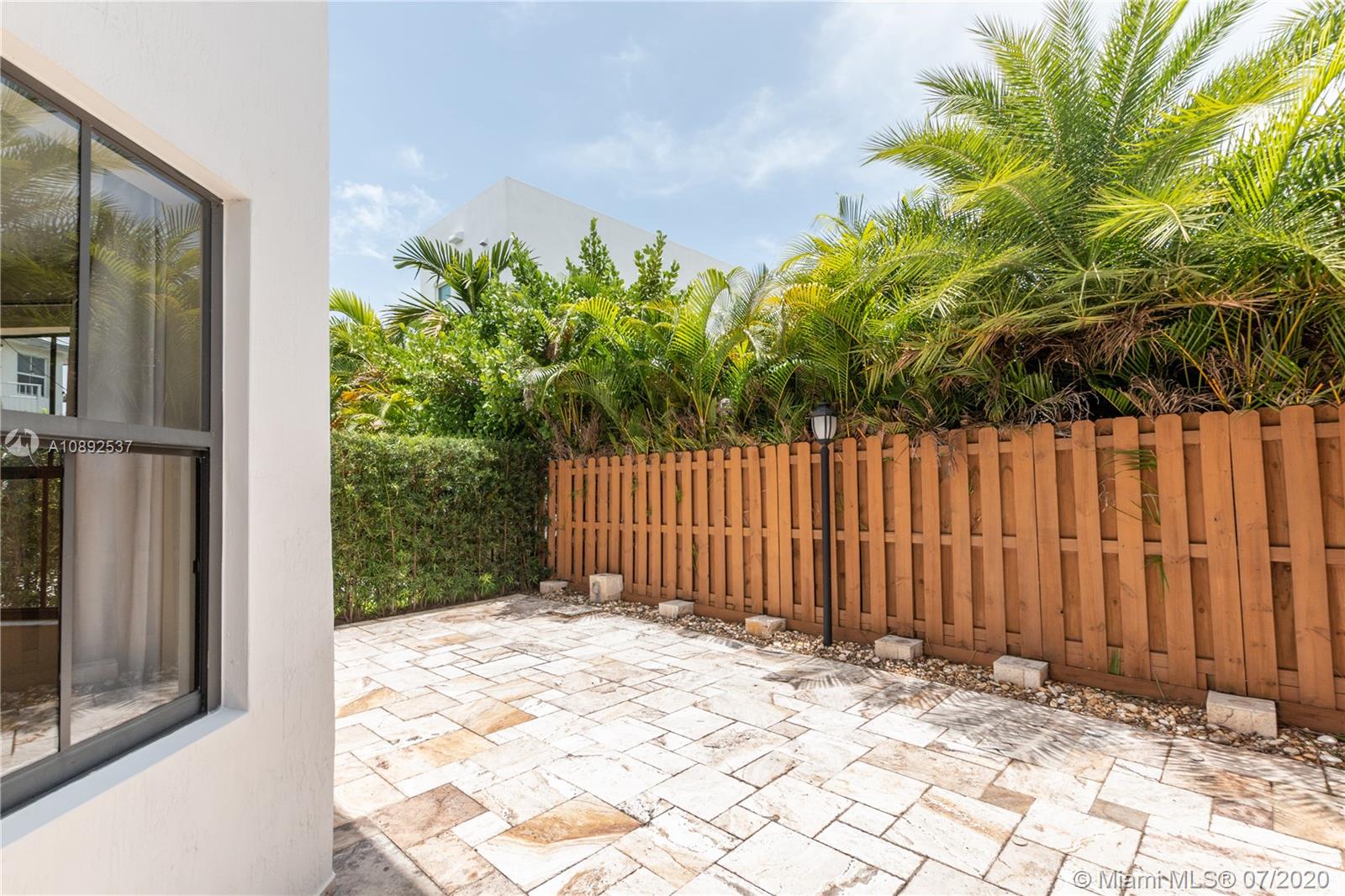 VINTAGE ESTATES - Residential