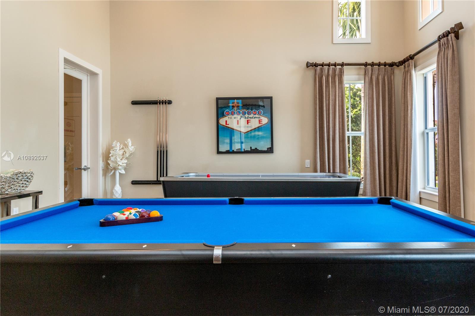 VINTAGE ESTATES - Residential