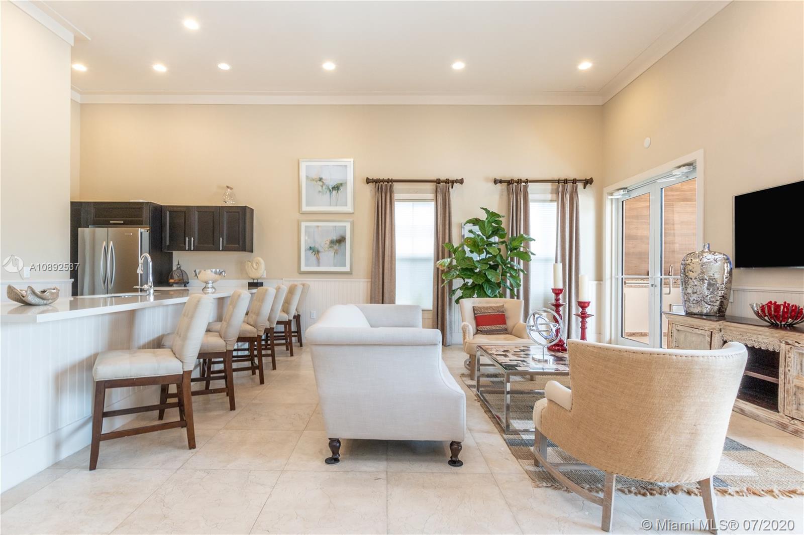 VINTAGE ESTATES - Residential