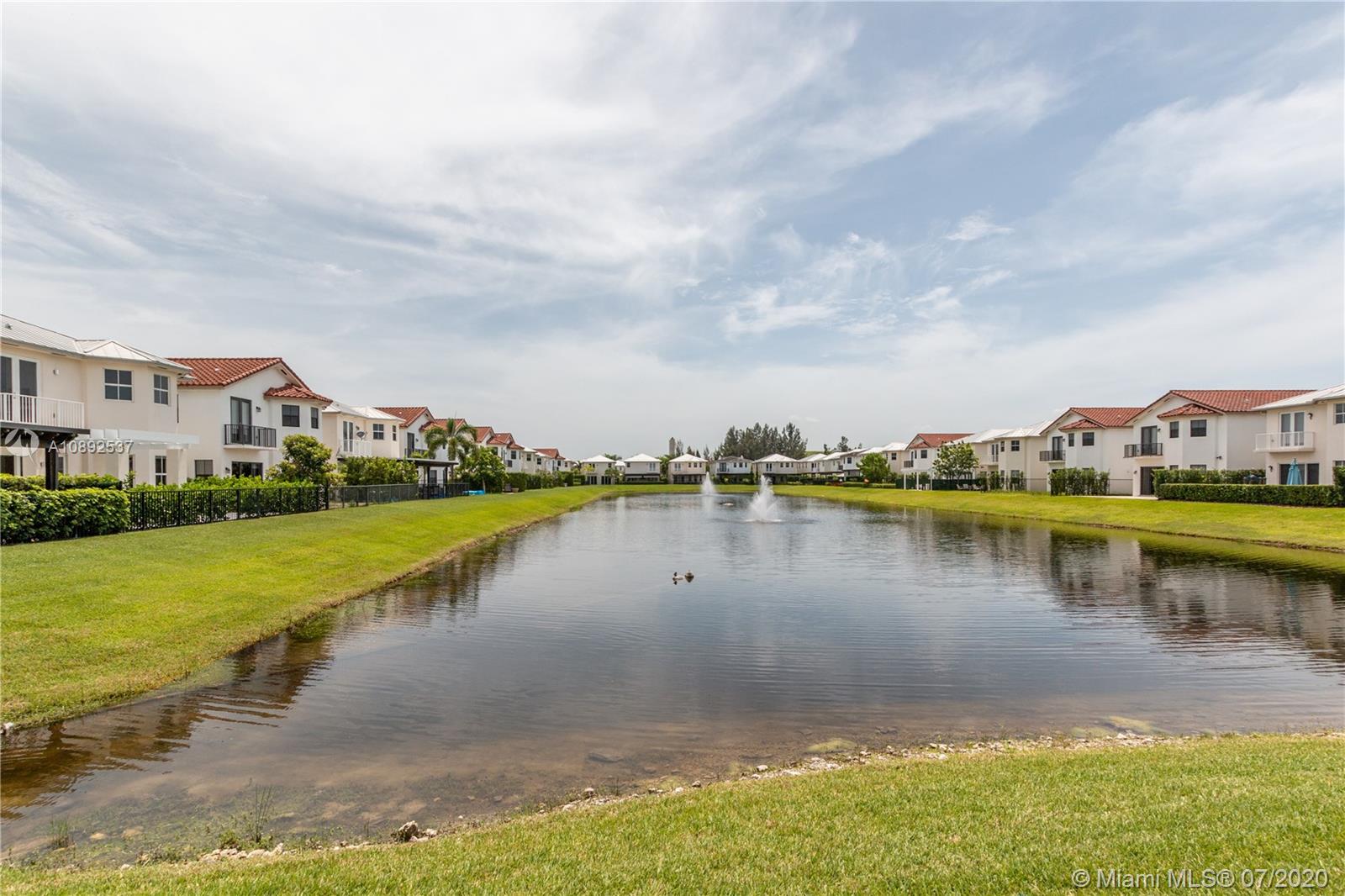 VINTAGE ESTATES - Residential