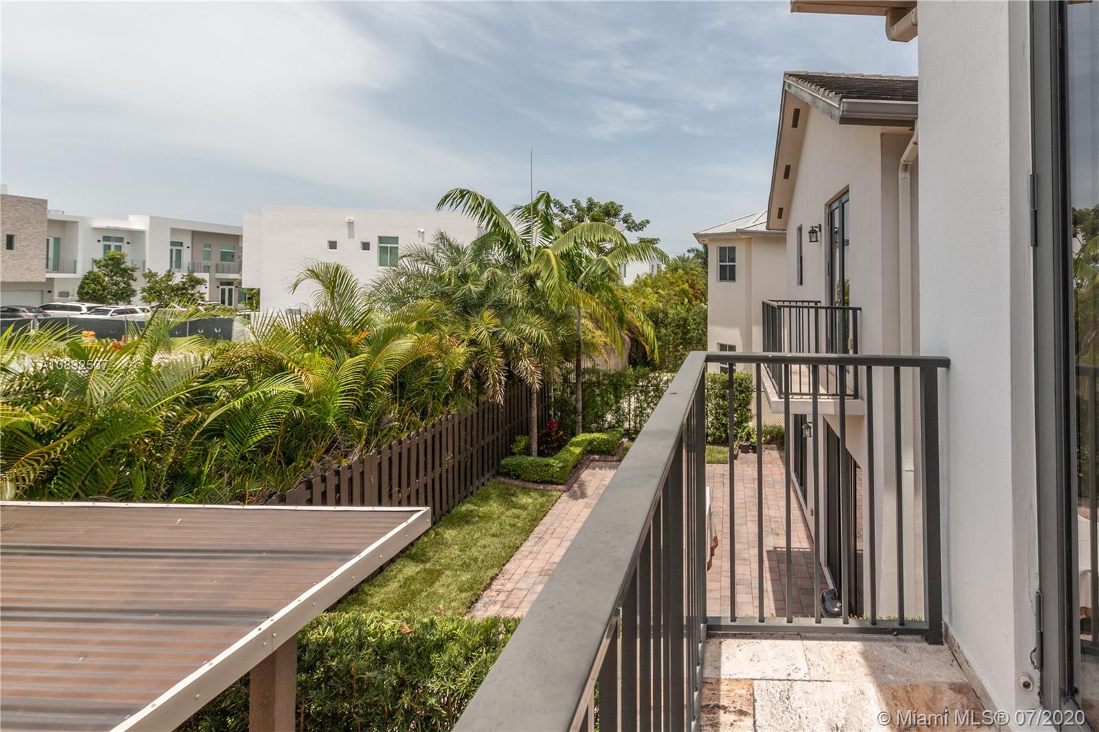 VINTAGE ESTATES - Residential