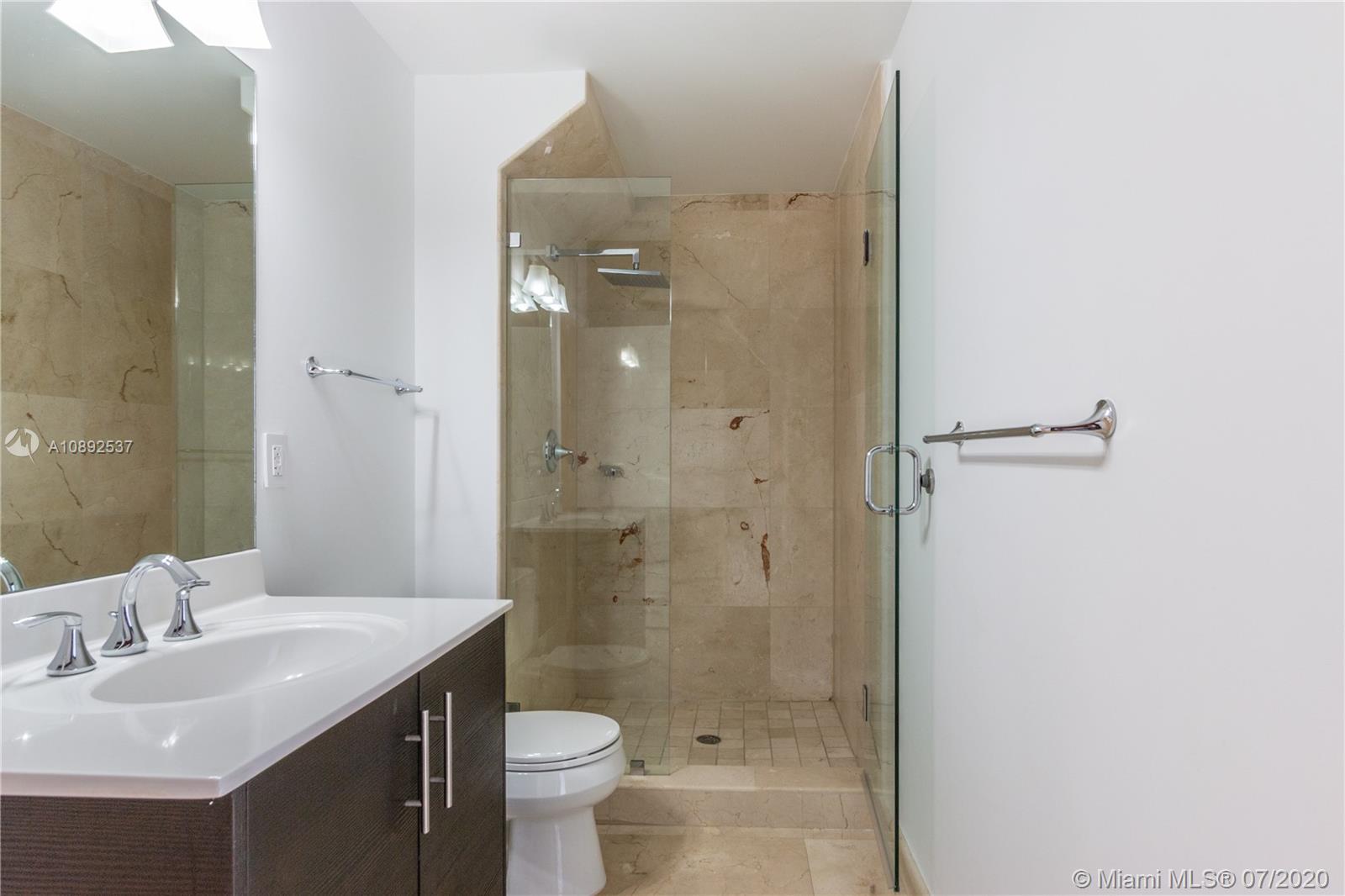 VINTAGE ESTATES - Residential