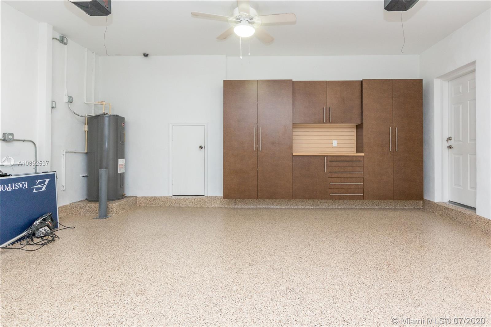 VINTAGE ESTATES - Residential
