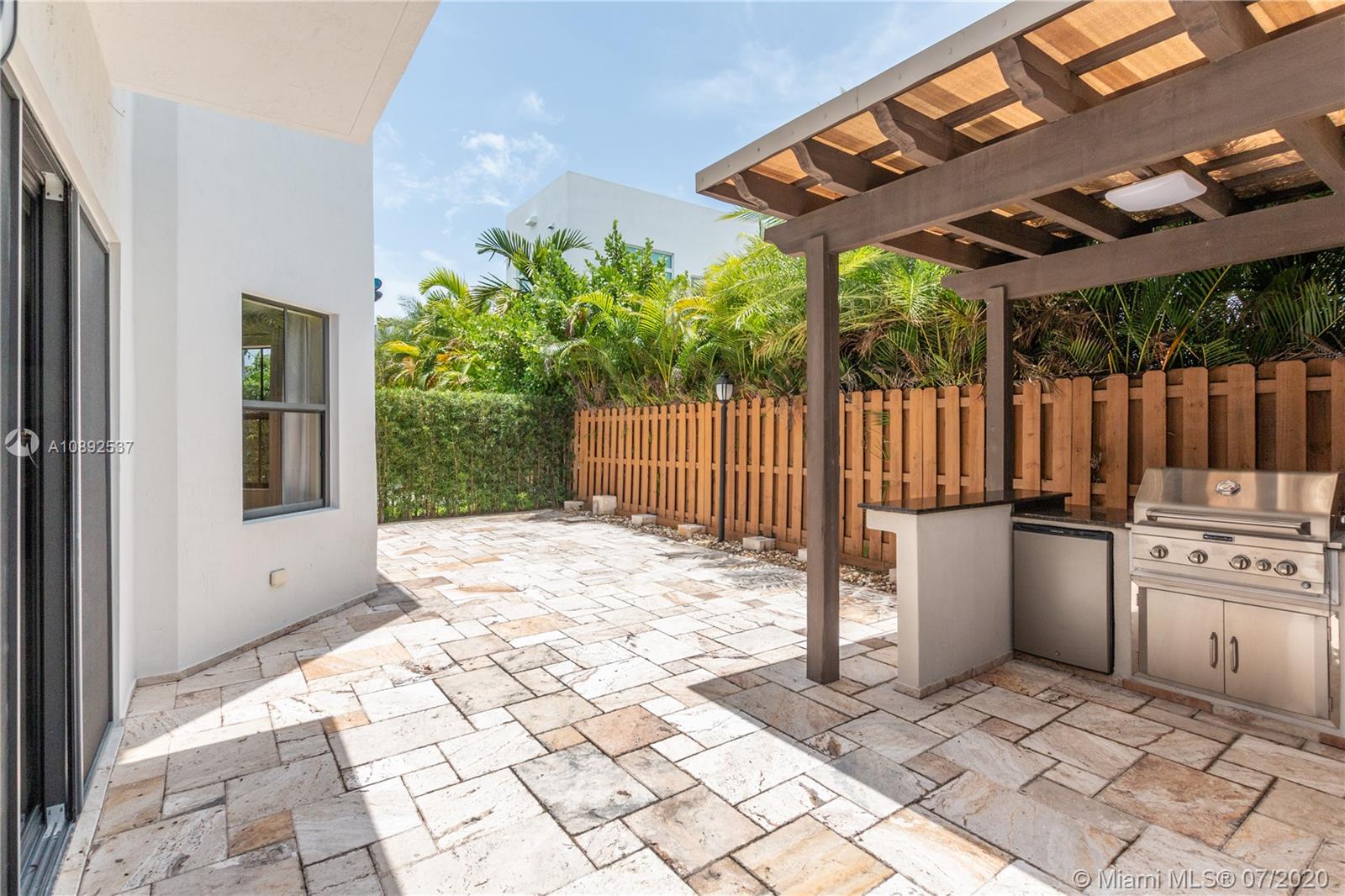 VINTAGE ESTATES - Residential