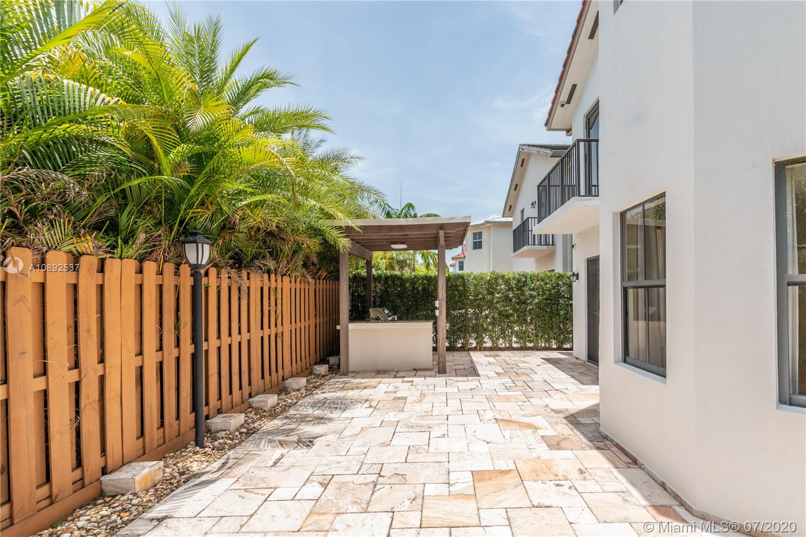 VINTAGE ESTATES - Residential