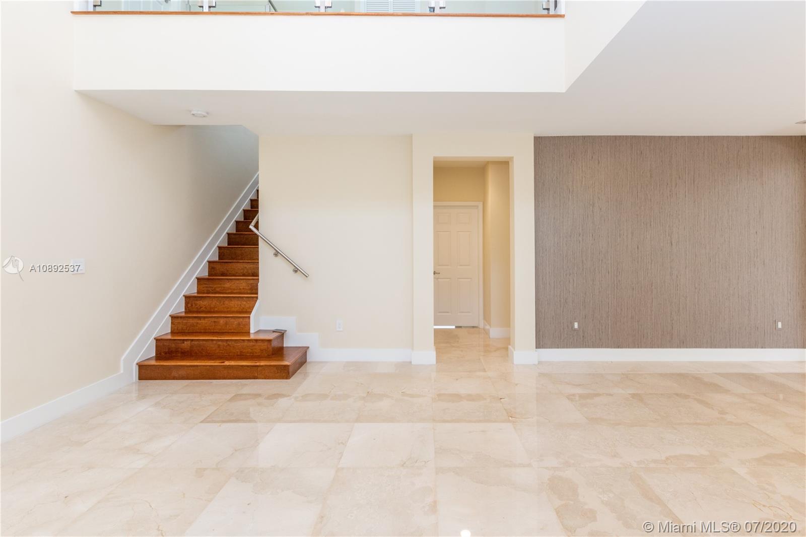 VINTAGE ESTATES - Residential