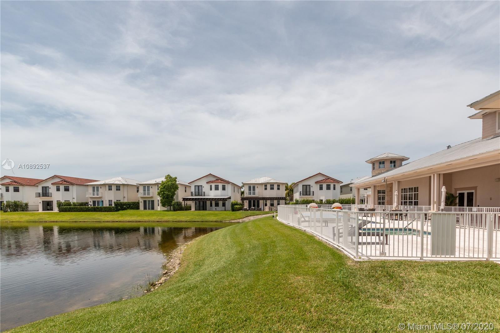 VINTAGE ESTATES - Residential