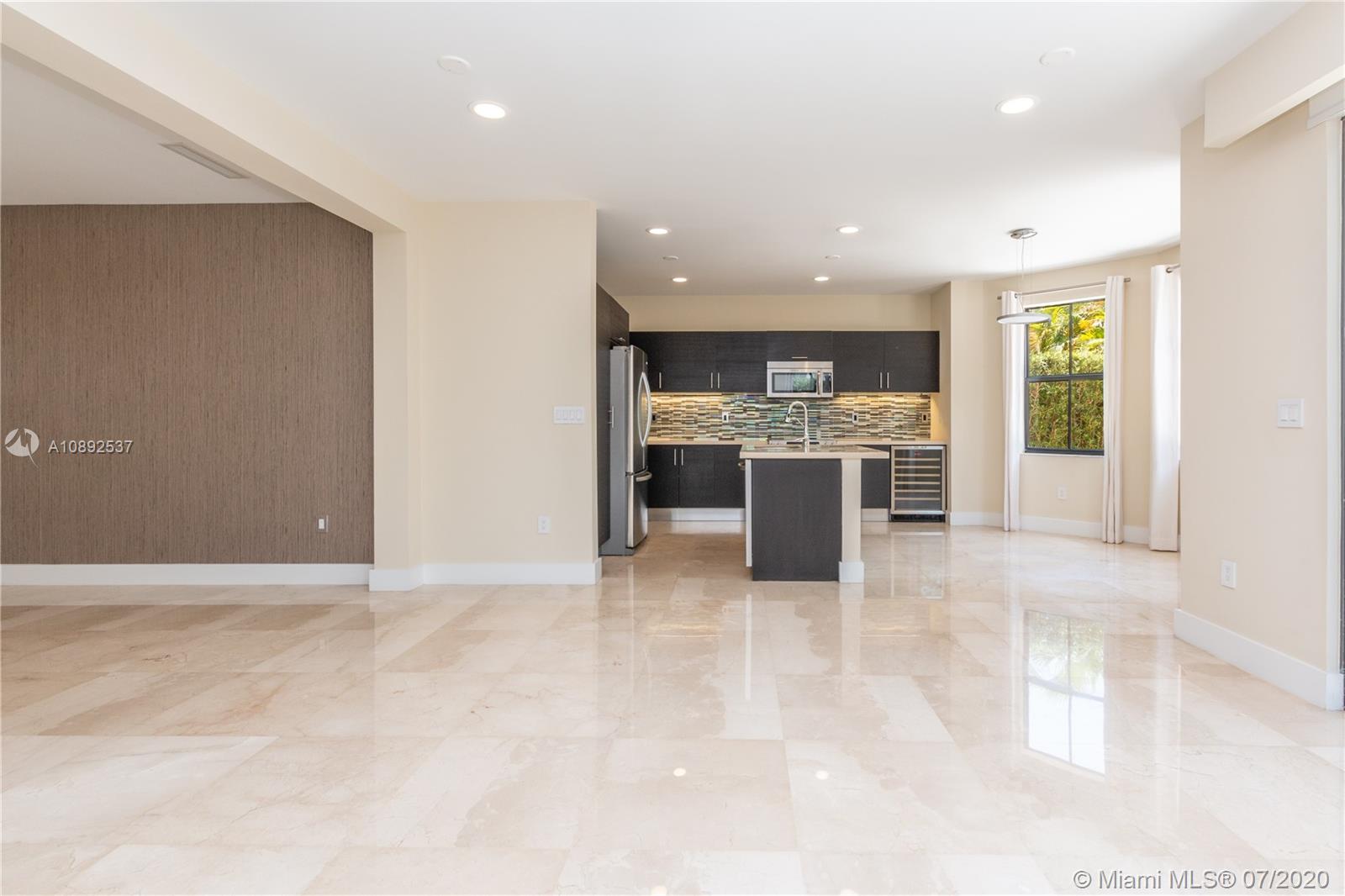 VINTAGE ESTATES - Residential