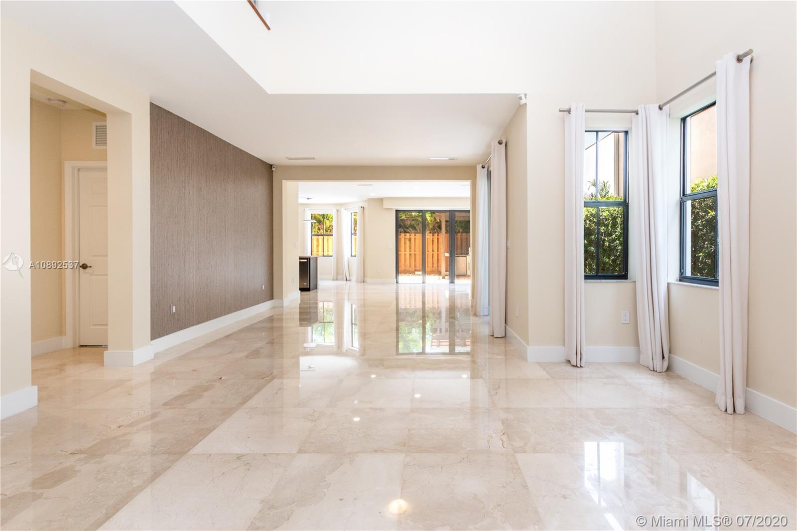 VINTAGE ESTATES - Residential