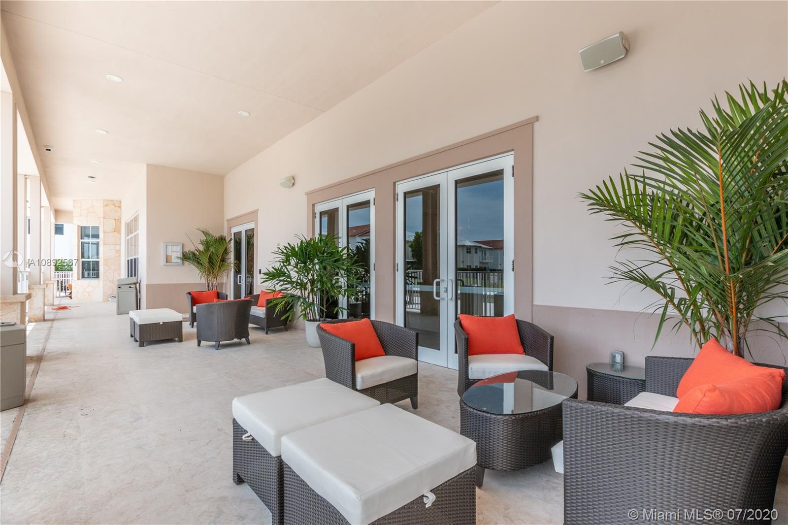 VINTAGE ESTATES - Residential
