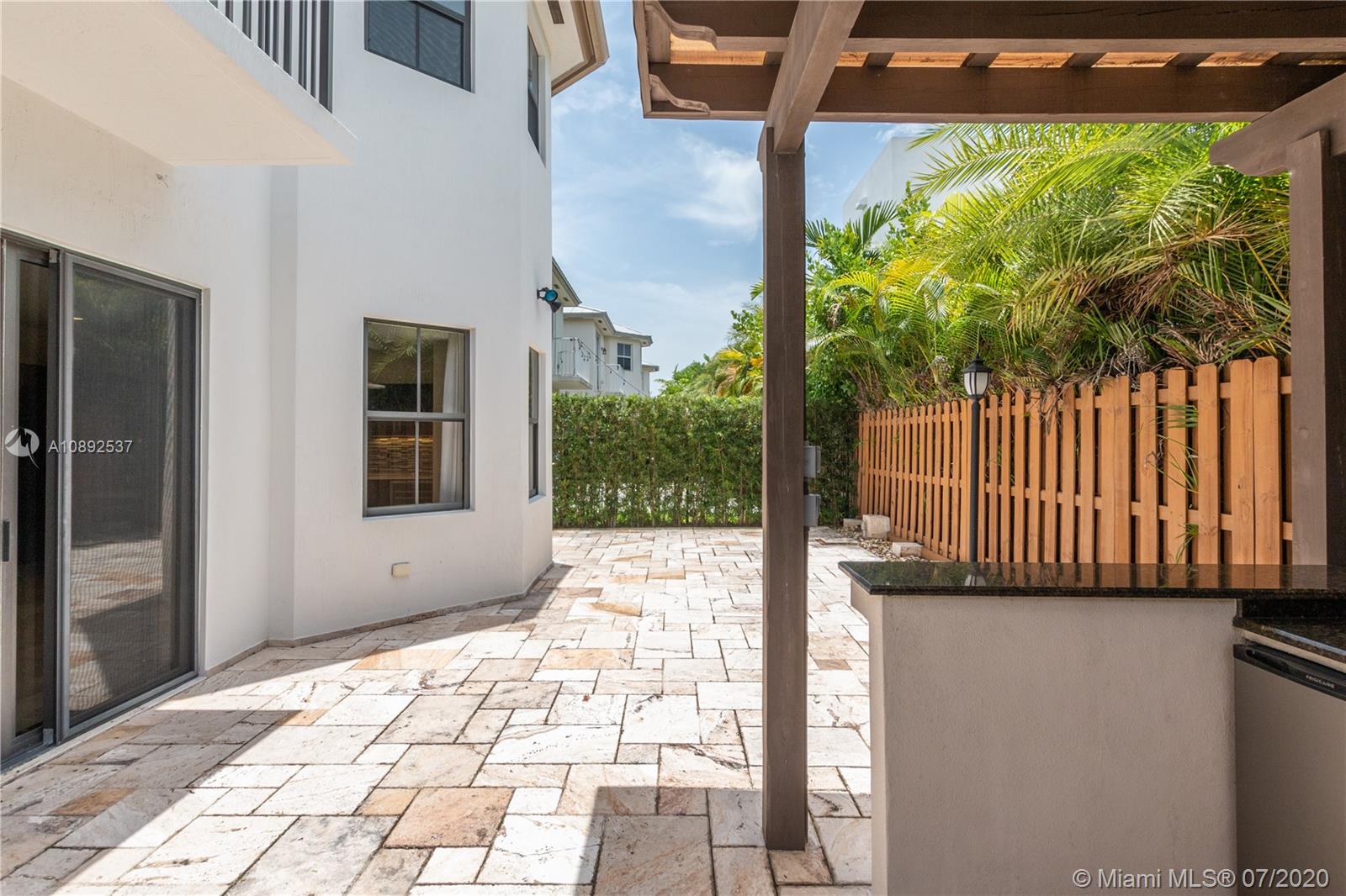 VINTAGE ESTATES - Residential