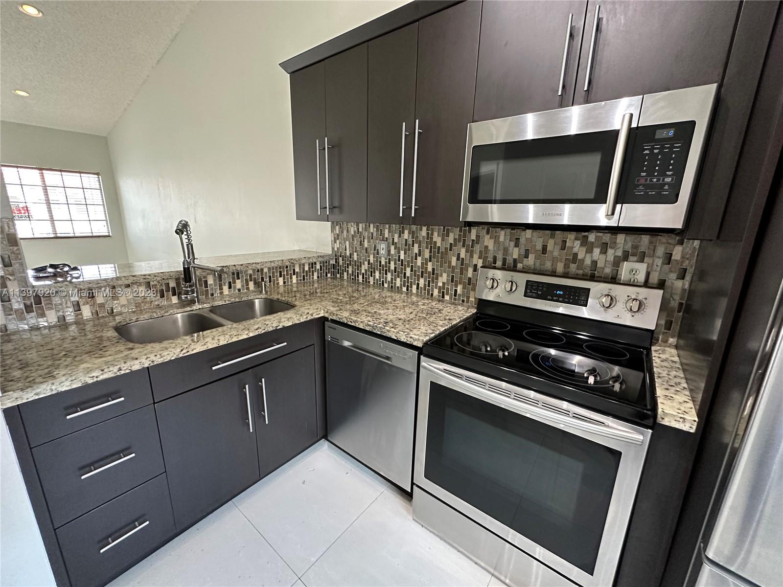 Gorgeous 2/2 condo, completely renovated with stainless steel appliances, includes washer / dryer. Lots of closet space. 2 assigned parking spaces. Community pool. Excellent location. Don't miss this opportunity.