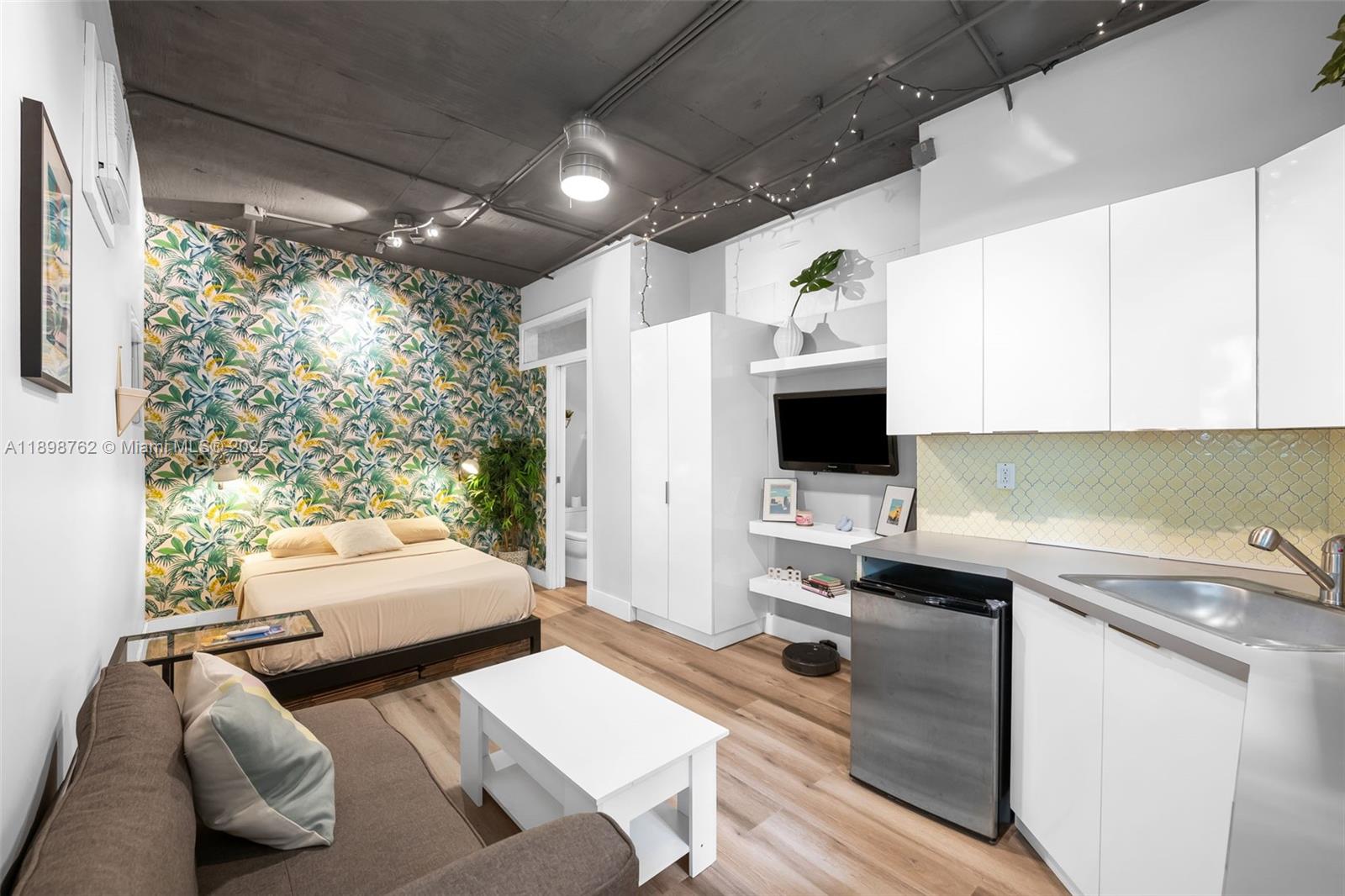LENOX VILLAS CONDO - Residential