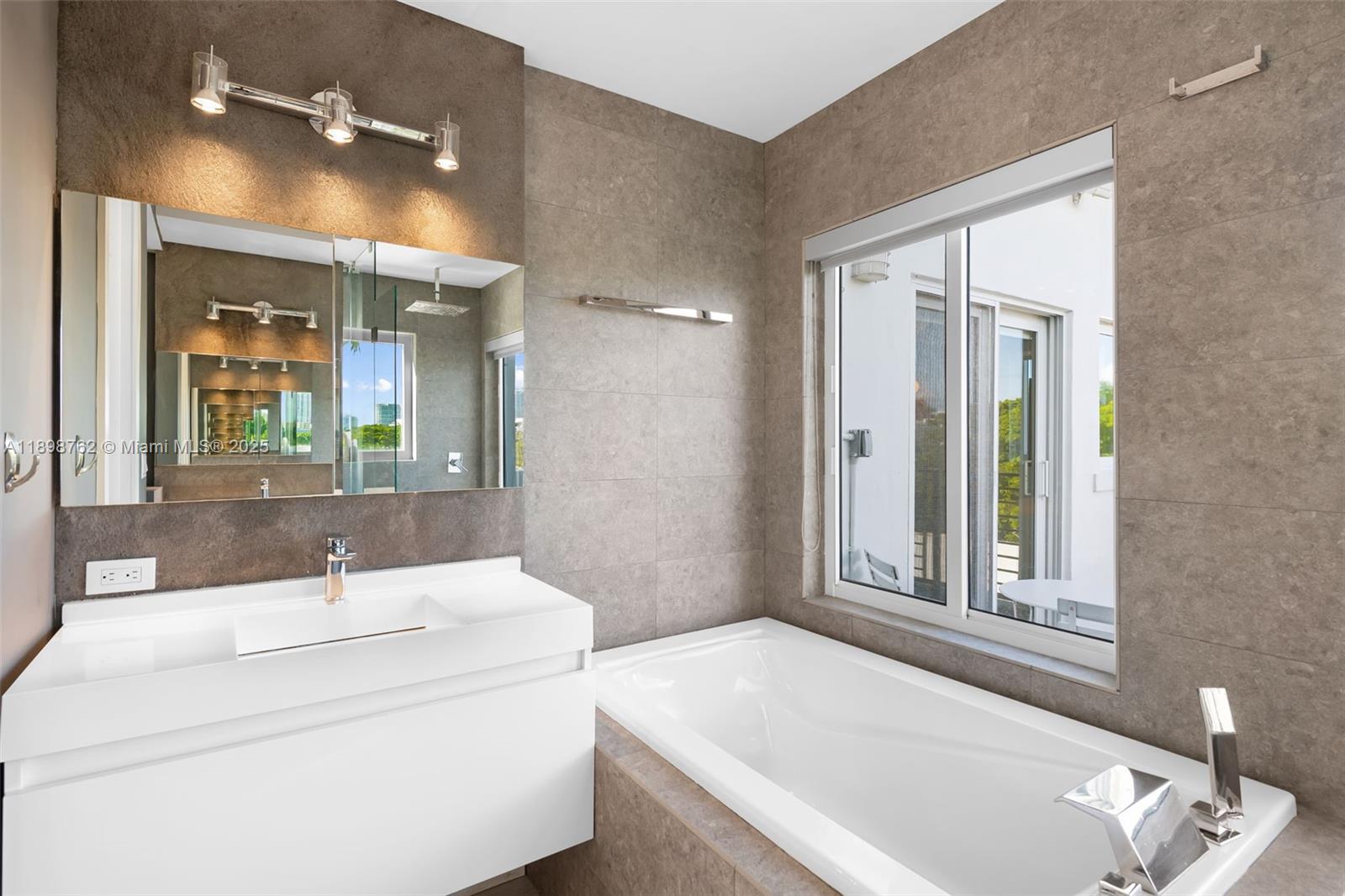 LENOX VILLAS CONDO - Residential