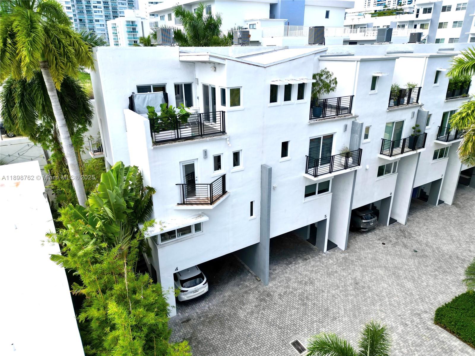 LENOX VILLAS CONDO - Residential