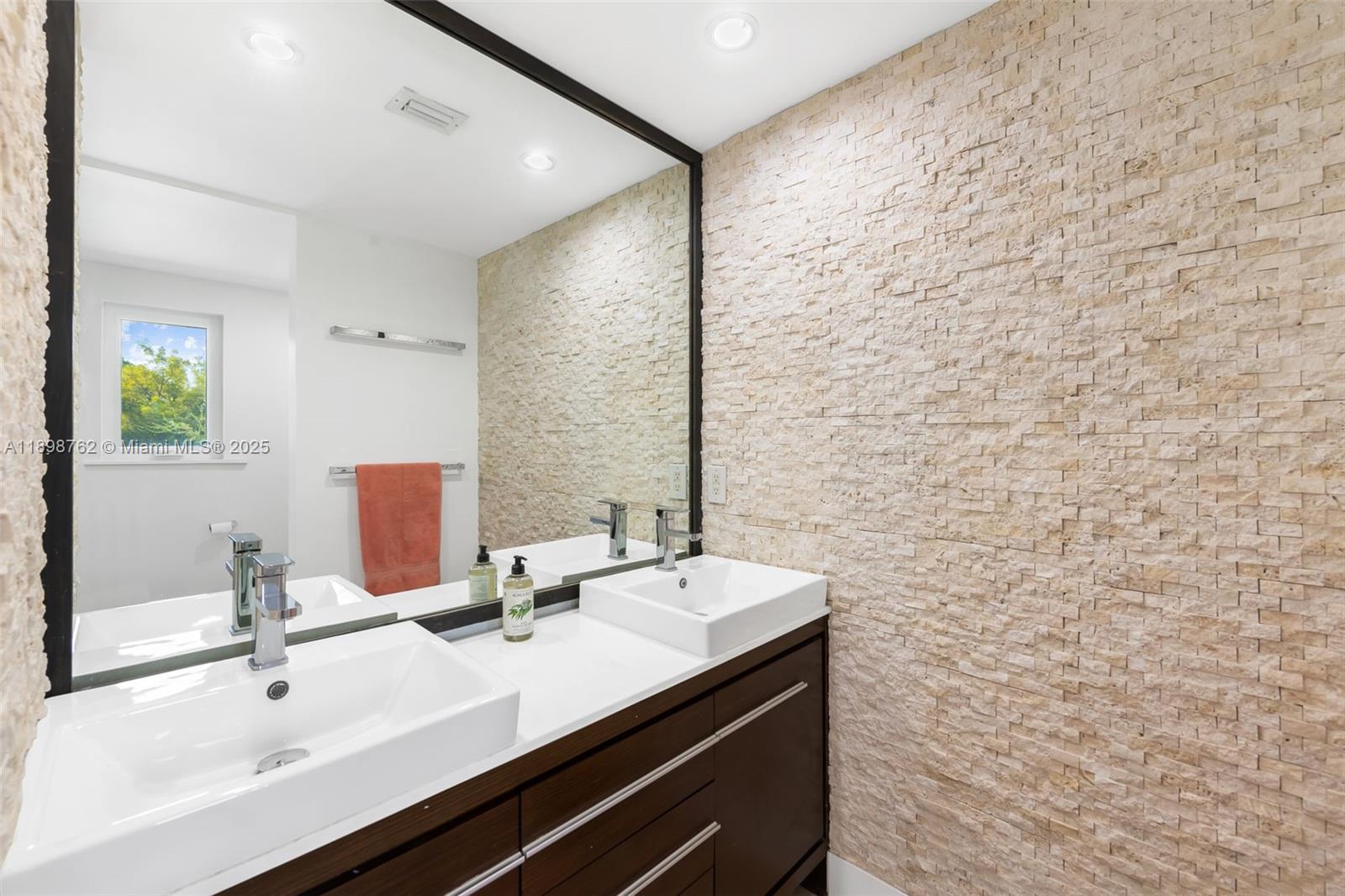 LENOX VILLAS CONDO - Residential