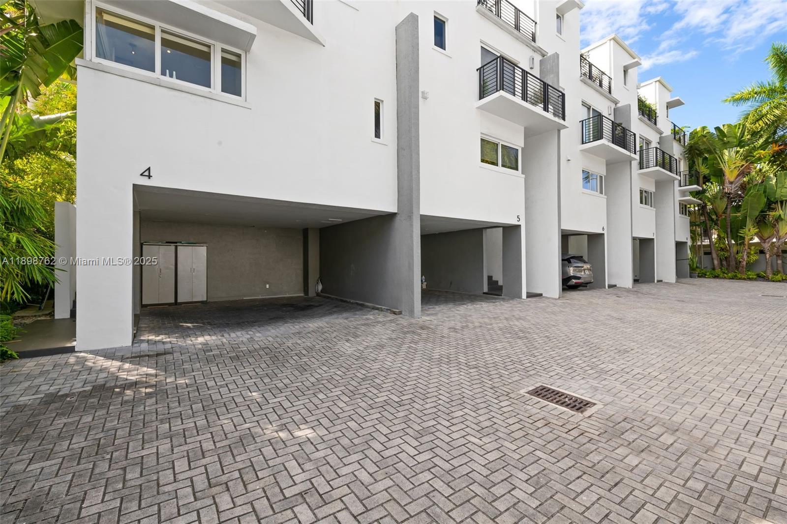 LENOX VILLAS CONDO - Residential