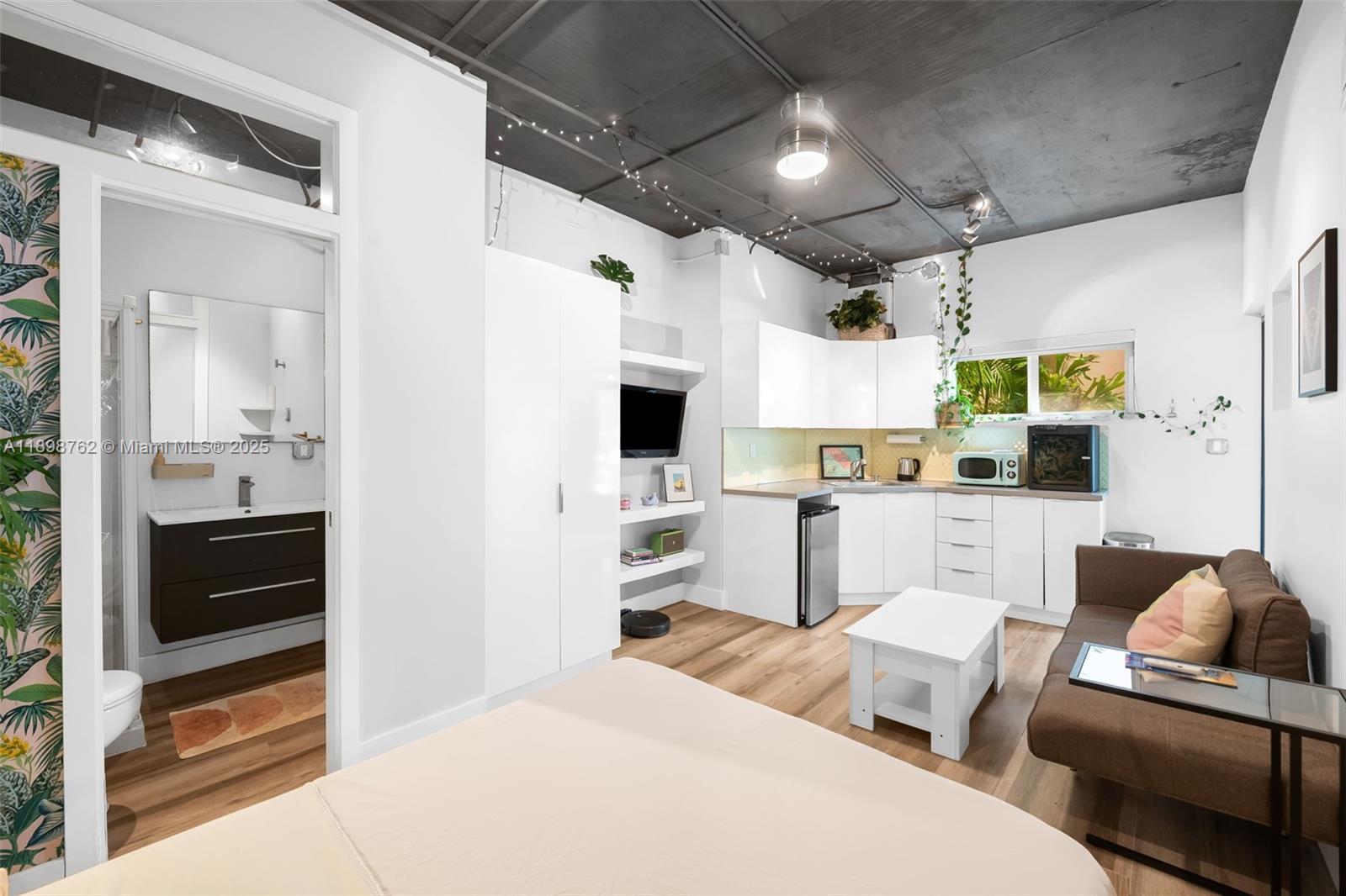 LENOX VILLAS CONDO - Residential