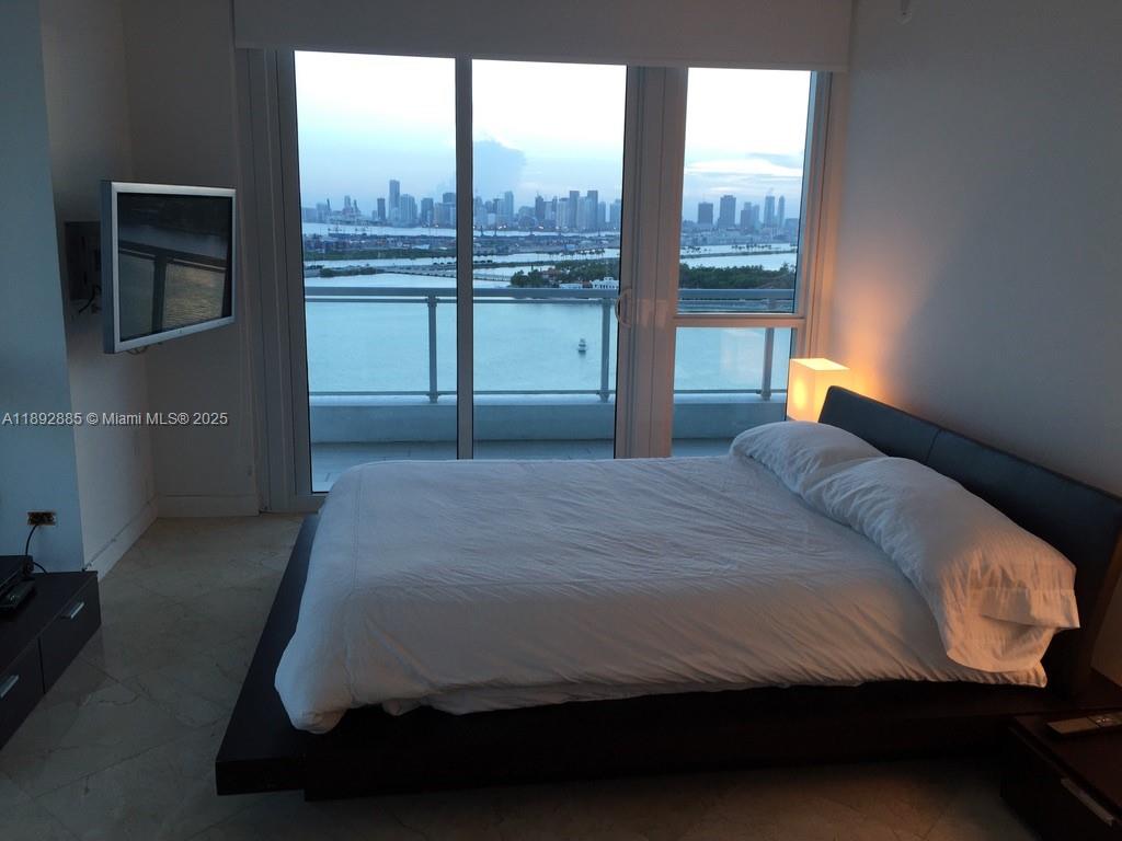 THE BENTLEY BAY CONDO - Residential Lease