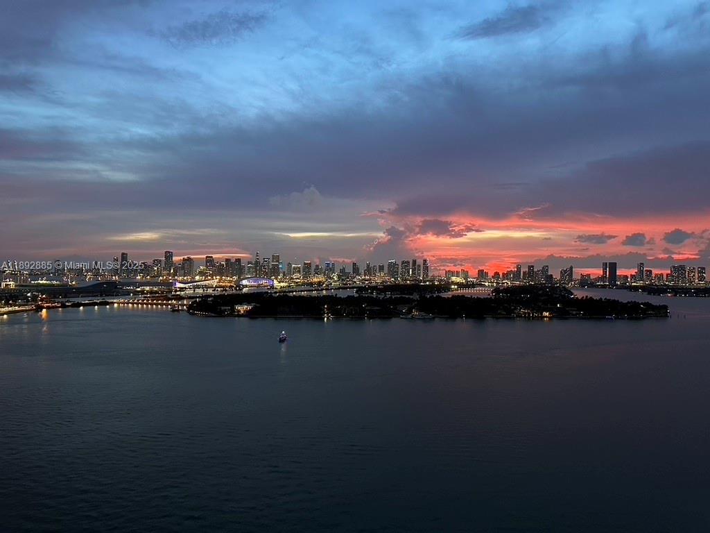 THE BENTLEY BAY CONDO - Residential Lease