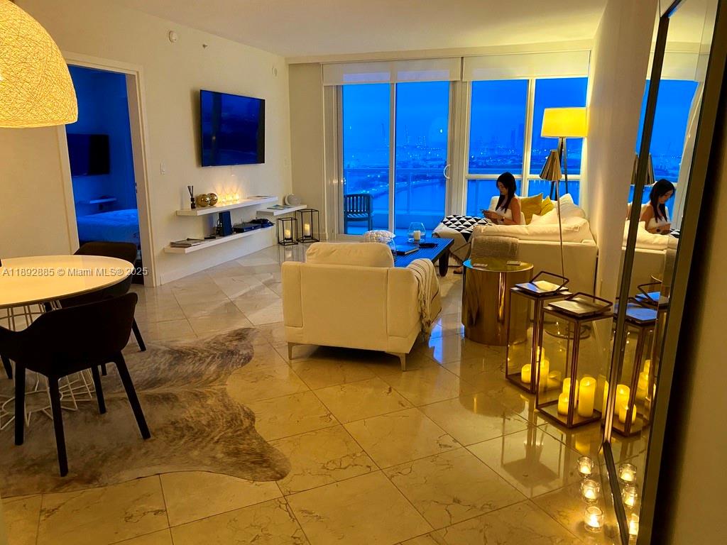THE BENTLEY BAY CONDO - Residential Lease