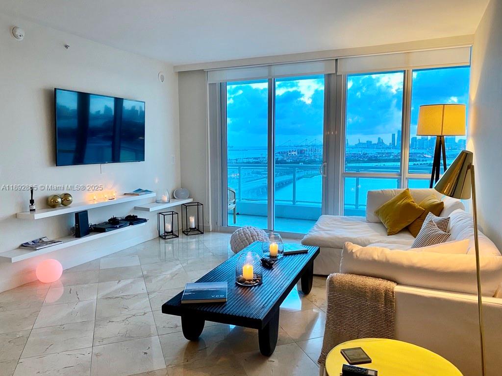 THE BENTLEY BAY CONDO - Residential Lease
