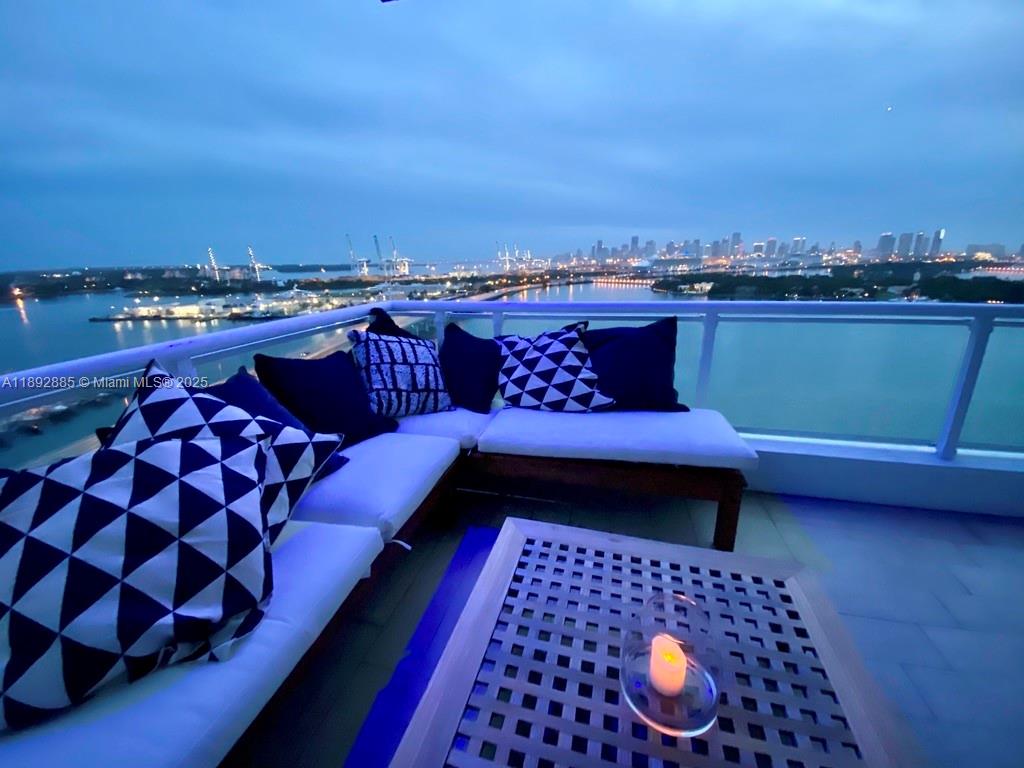 THE BENTLEY BAY CONDO - Residential Lease