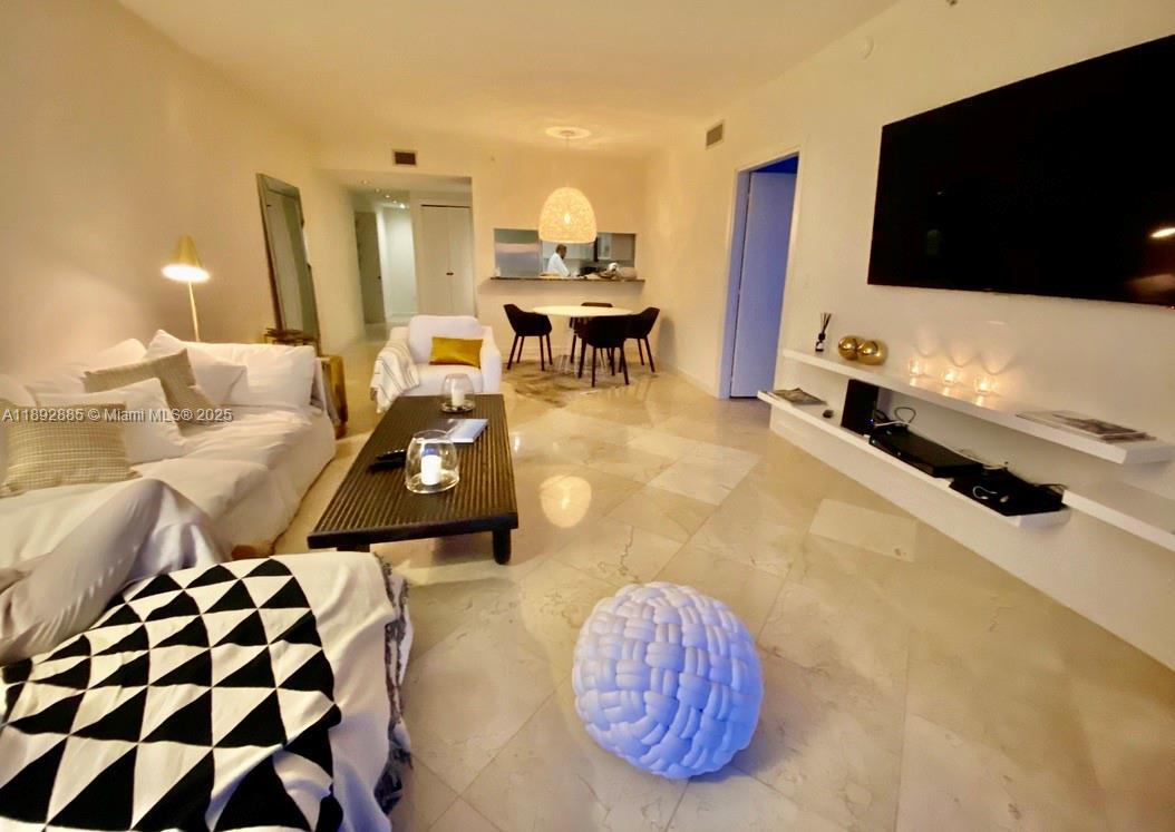 THE BENTLEY BAY CONDO - Residential Lease
