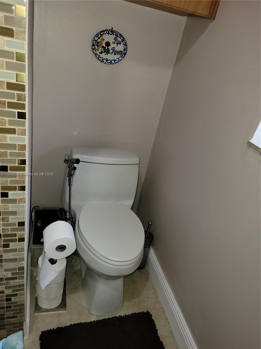 TWIN LAKES MANOR SUB - Residential Lease