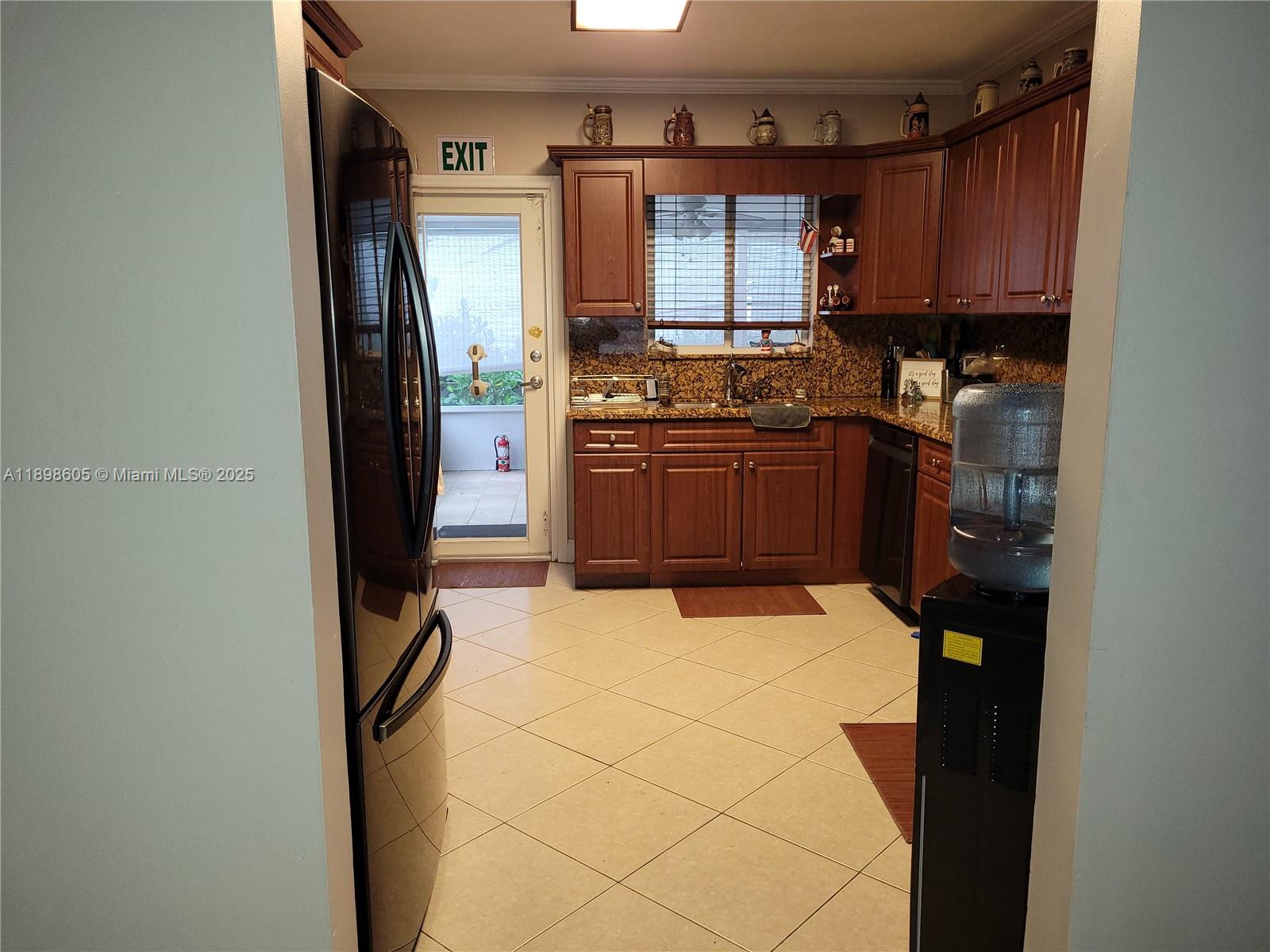 TWIN LAKES MANOR SUB - Residential Lease