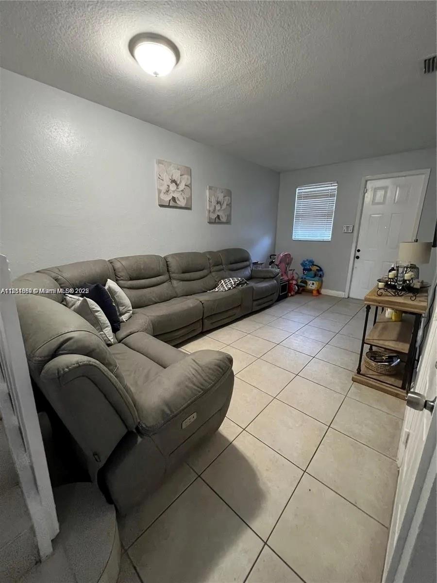 427 NE 21st Ter