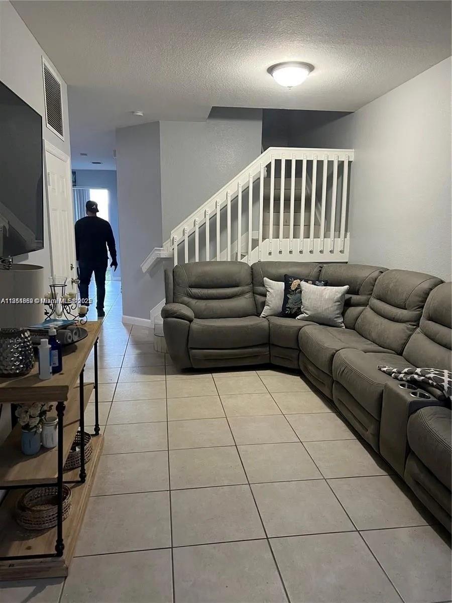 427 NE 21st Ter