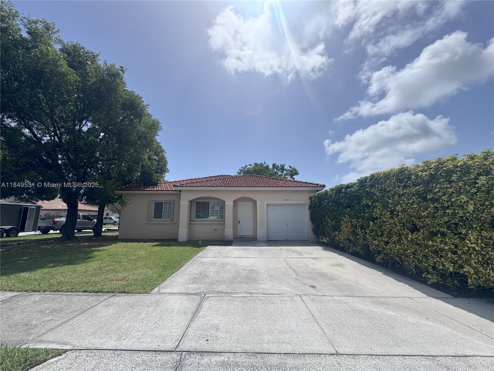 Well-maintained single-family home located in a quiet Homestead neighborhood. Property features a spacious layout with modern finishes and plenty of natural light. No HOA, offering flexibility for homeowners. Conveniently located near schools, shopping, and major highways.