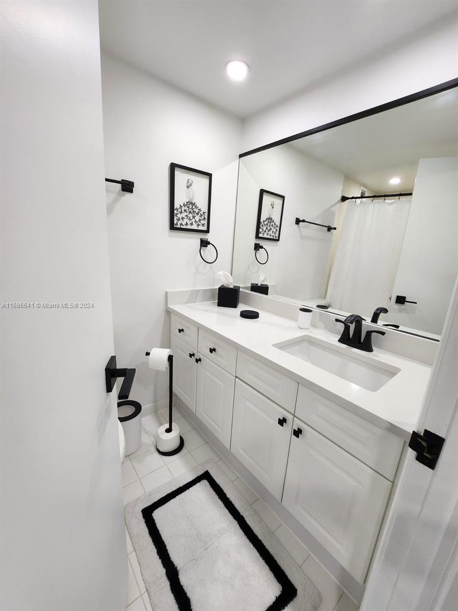 RONEY PALACE CONDO - Residential Lease