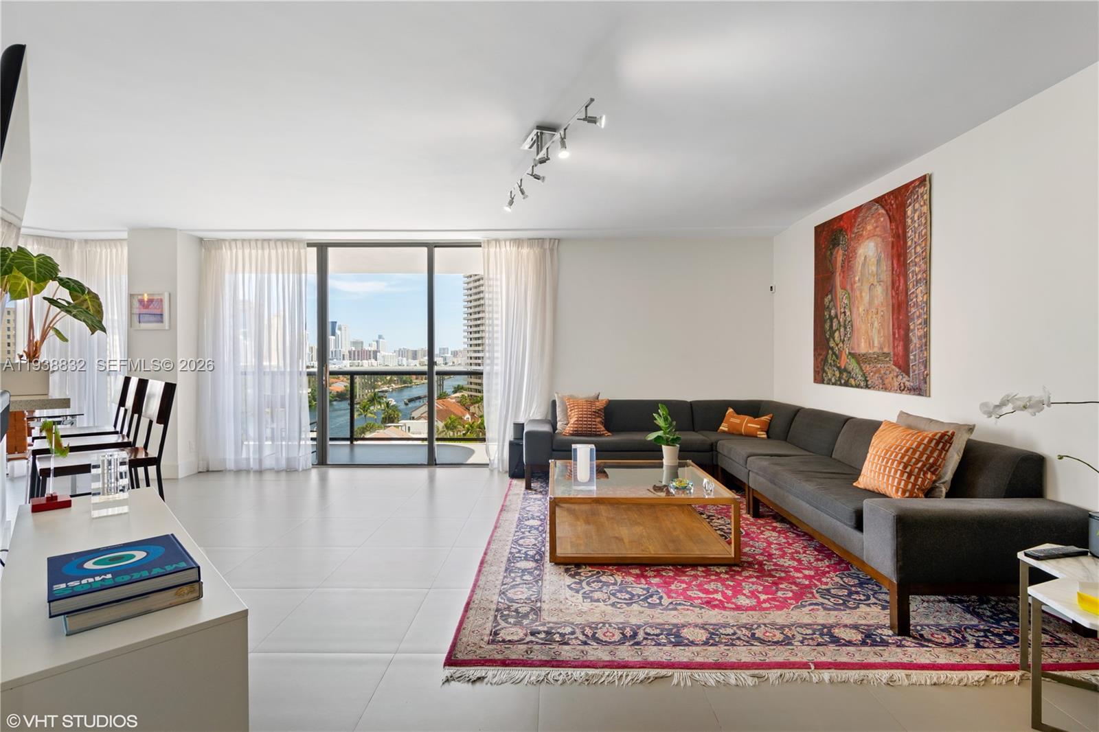 TURNBERRY ISLE SOUTH COND - Residential