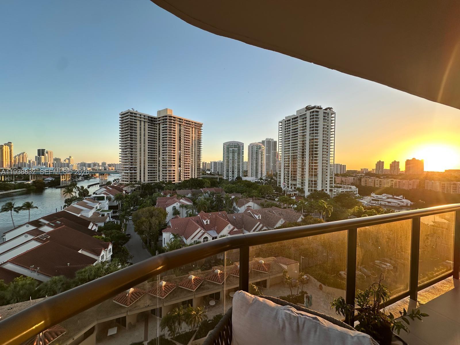 TURNBERRY ISLE SOUTH COND - Residential
