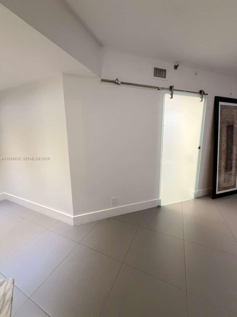 TURNBERRY ISLE SOUTH COND - Residential