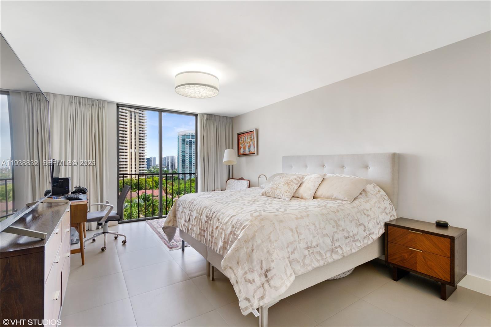 TURNBERRY ISLE SOUTH COND - Residential