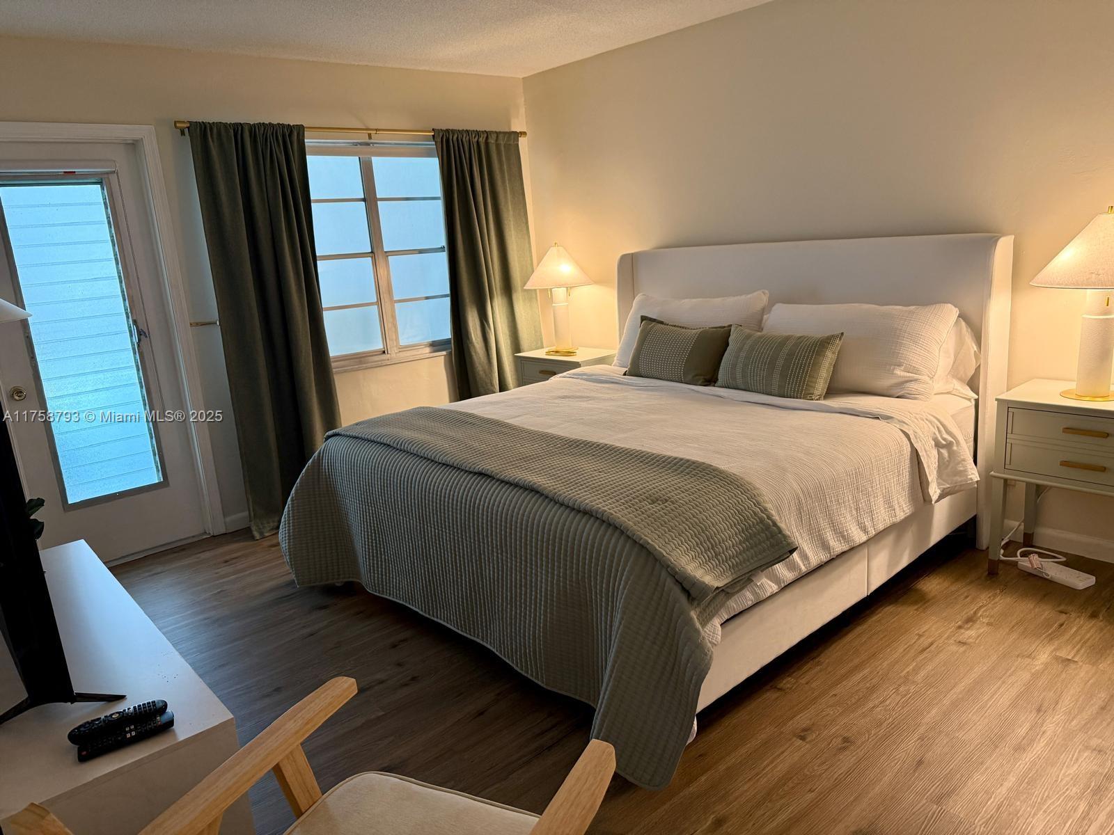 WELLINGTON CONDO - Residential