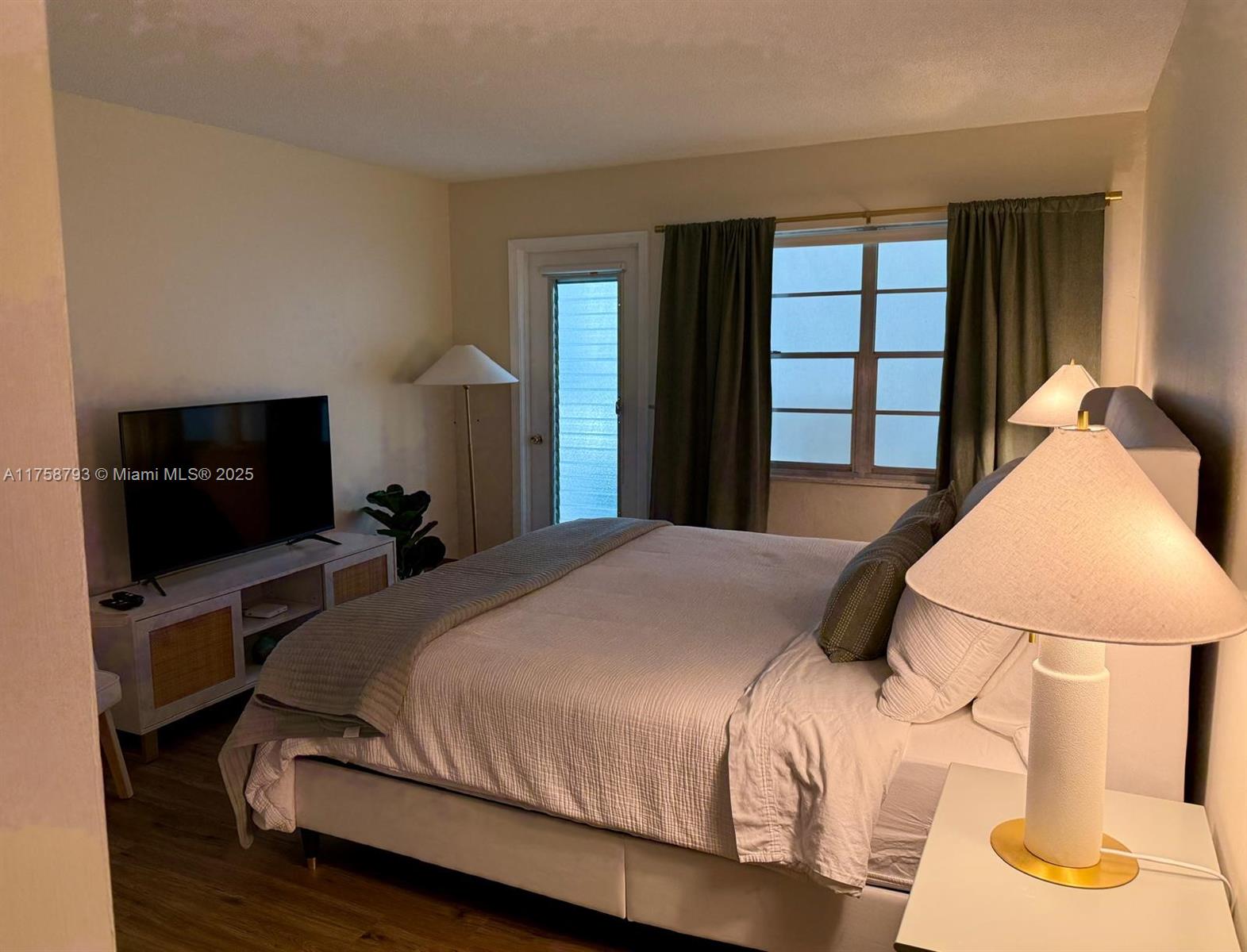 WELLINGTON CONDO - Residential