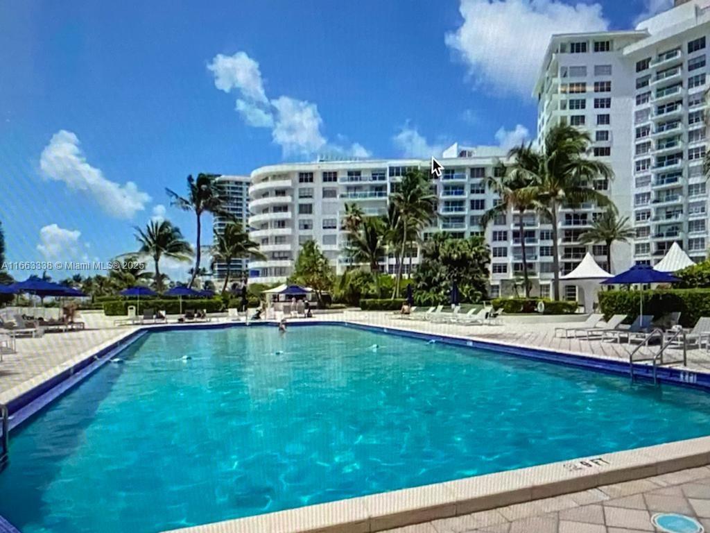 5151 Collins Ave 925