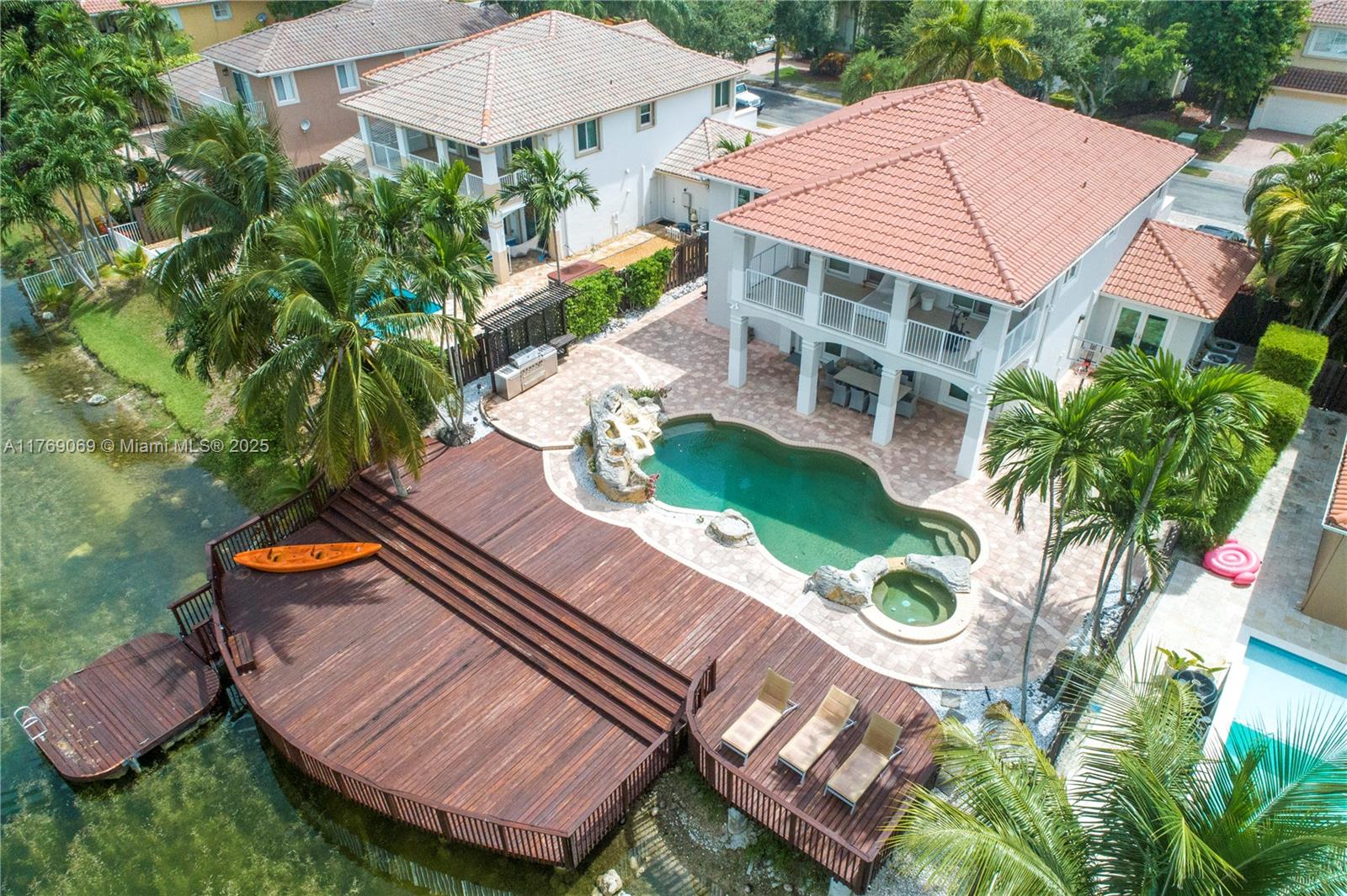 6842 Nw 112th Ave, Doral, Miami-Dade County, Florida - 5 Bedrooms  
3 Bathrooms - 