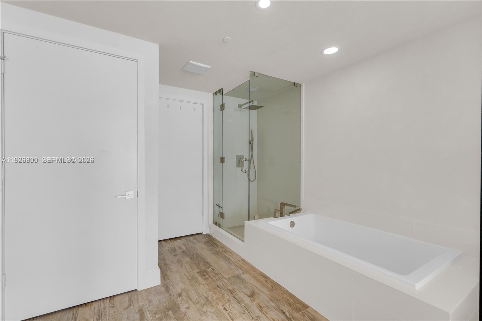 Paraiso Bay Condo - Residential