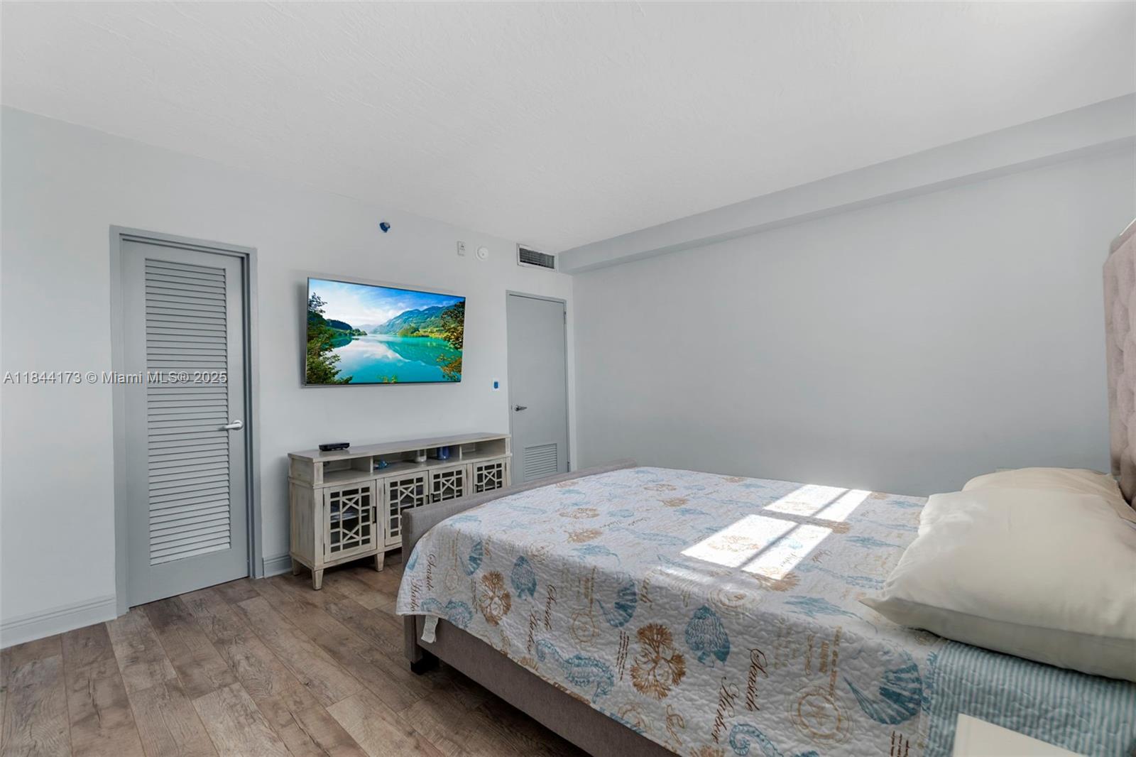 RESIDENCES ON HOLLYWOOD B - Residential