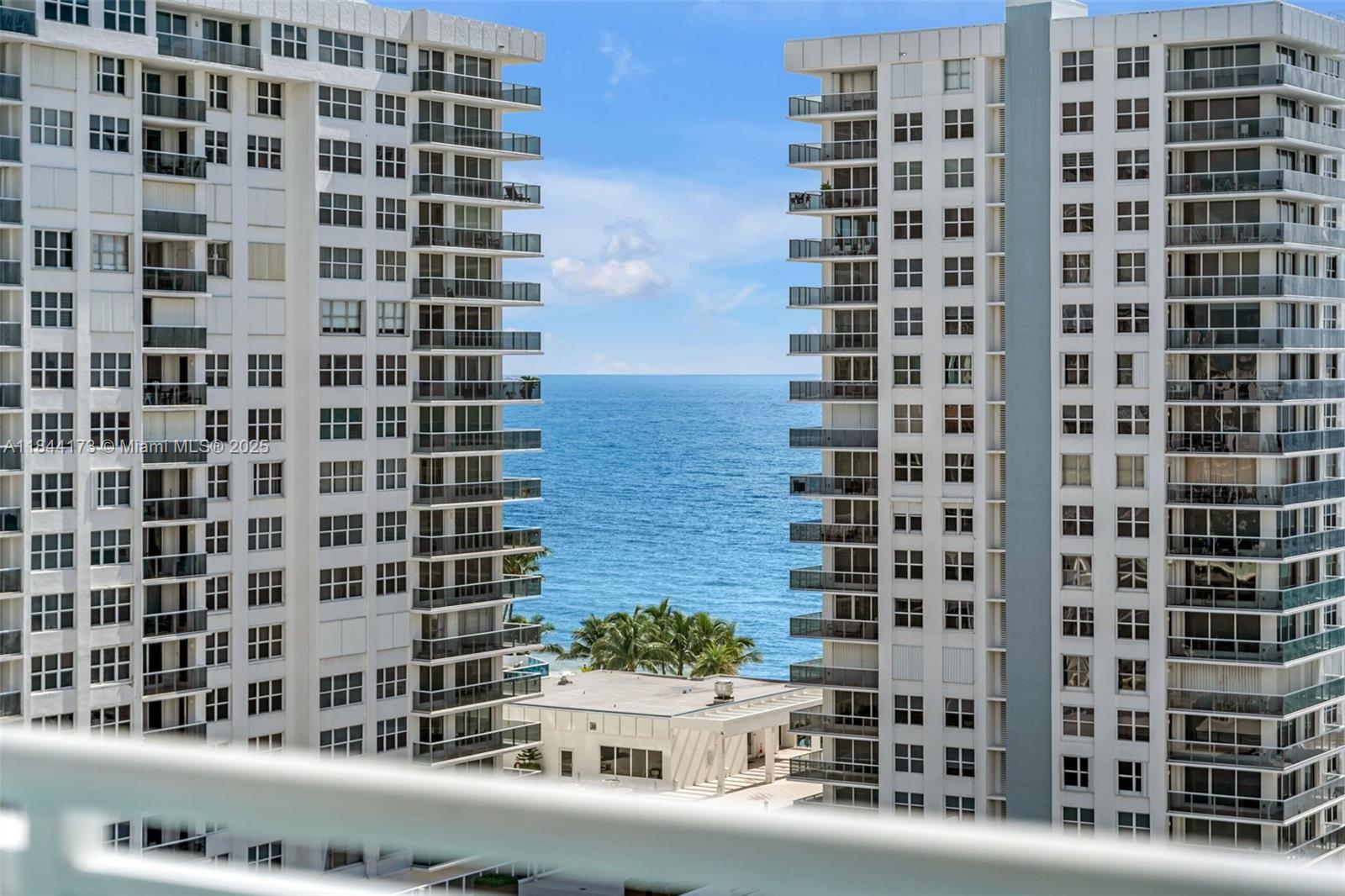 RESIDENCES ON HOLLYWOOD B - Residential