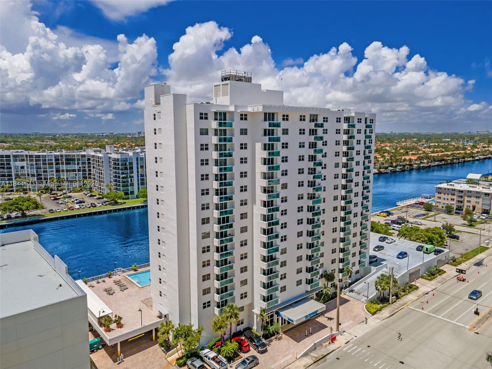 RESIDENCES ON HOLLYWOOD B - Residential