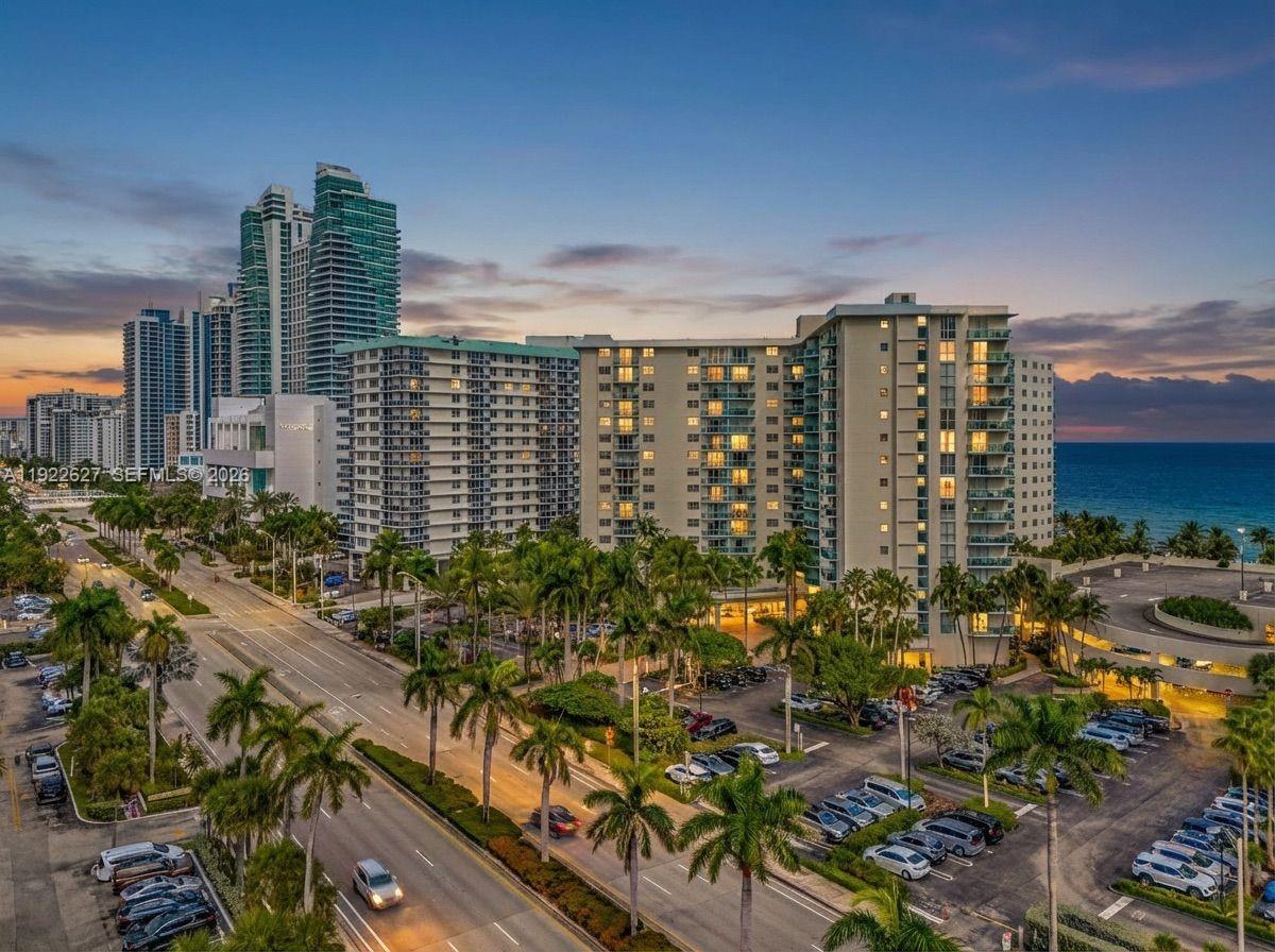 TIDES ON HOLLYWOOD BEACH - Residential